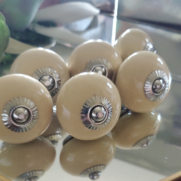 P15 Pastel Yellowr Decorative Knobs - Picture 4 of 8